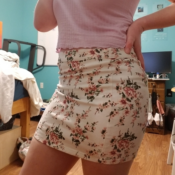 💗Floral mini skirt! - Picture 2 of 8